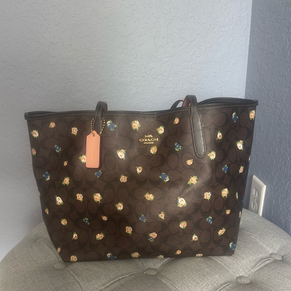 Coach City Tote in Signature Canvas with Vintage Mini Rose Print - Picture 1 of 9